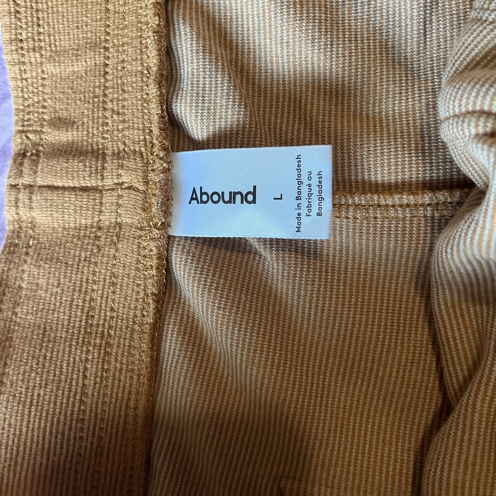 ABOUND SHORTS - Picture 2 of 3